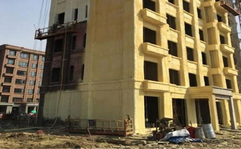 外墻使用噴涂硬泡聚氨酯保溫層(圖1) 外墻使用噴涂硬泡聚氨酯保溫層