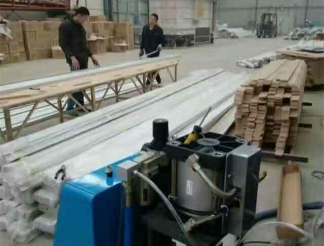 鋁型材聚氨酯澆注